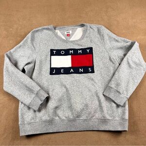 Tommy Hilfiger vintage Grey Crewneck Sweatshirt with Flag Logo